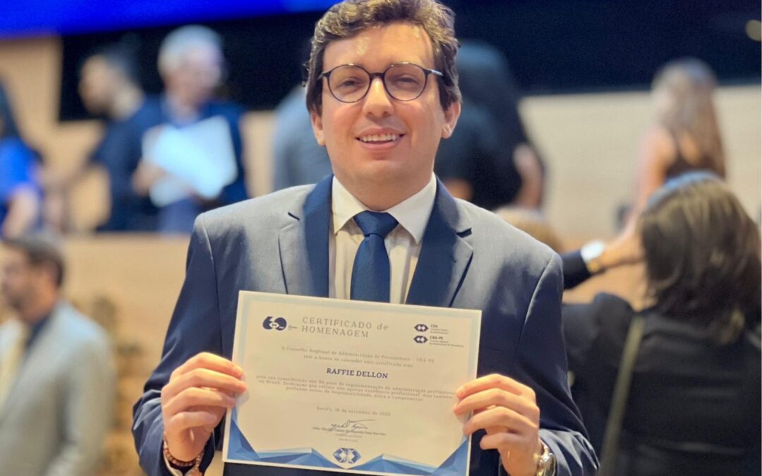 Raffiê recebe homenagem do Conselho Regional de Administração